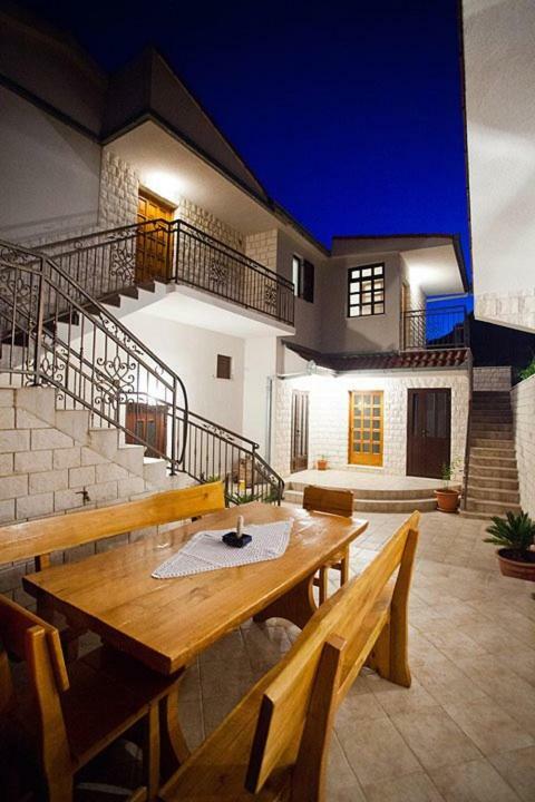 The Ana Apartments Komiža Extérieur photo