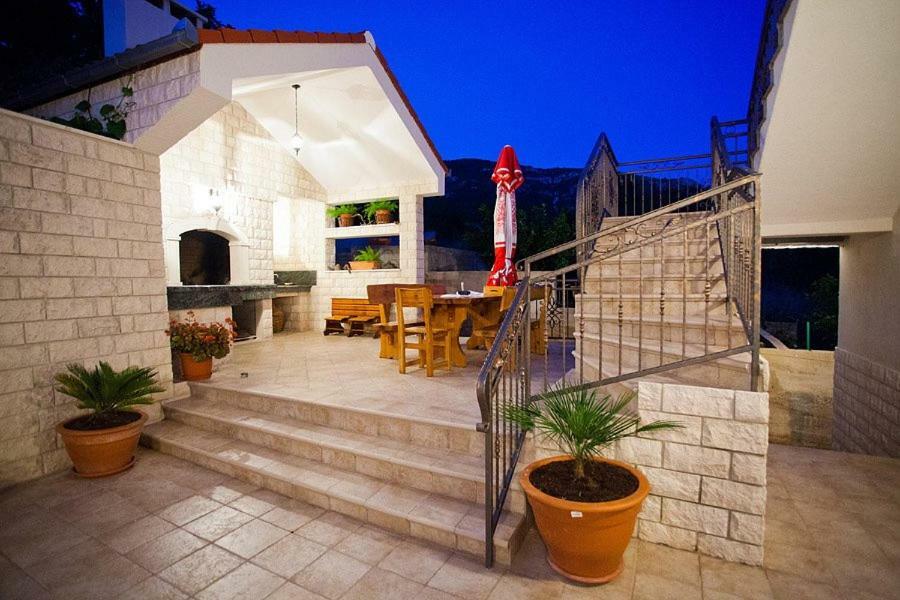 The Ana Apartments Komiža Extérieur photo