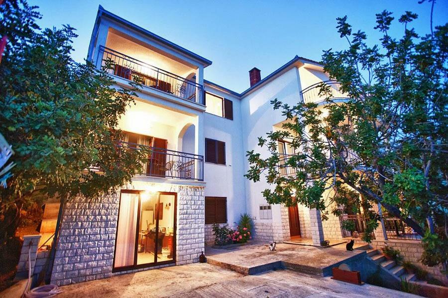 The Ana Apartments Komiža Extérieur photo